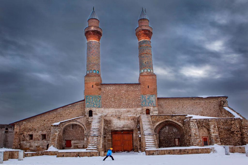 çifte minareli medrese