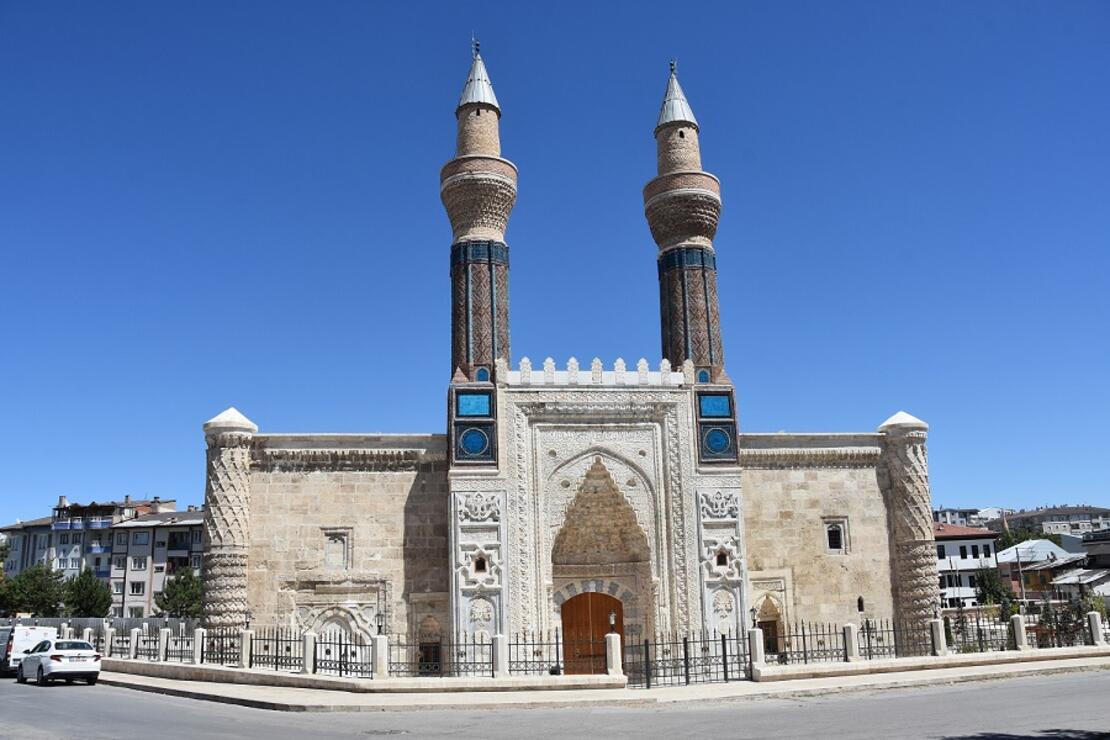 sivas gökmedrese1